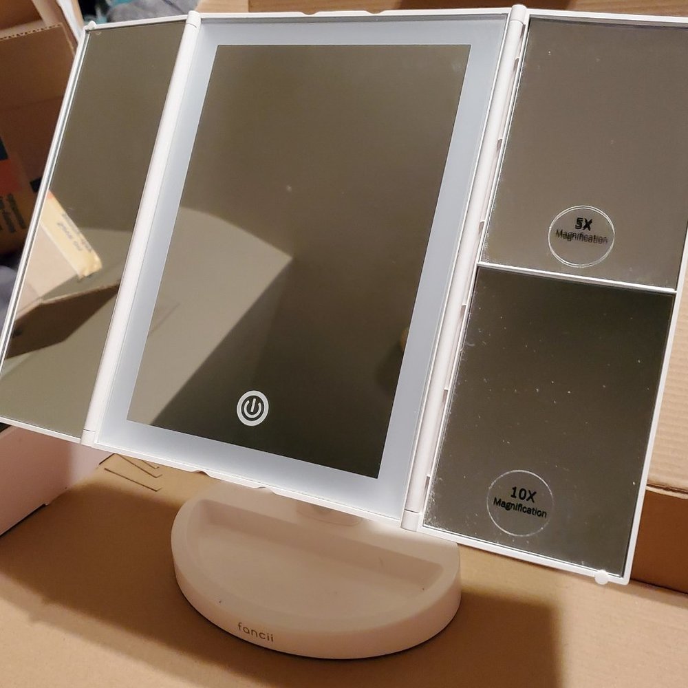 Fancii Standing Folding Lighting Vanity Mirror USB